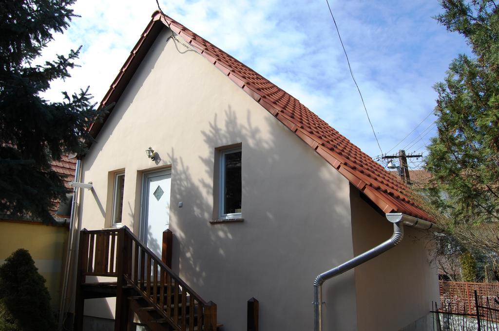 Maya Guesthouse Eger Exterior photo