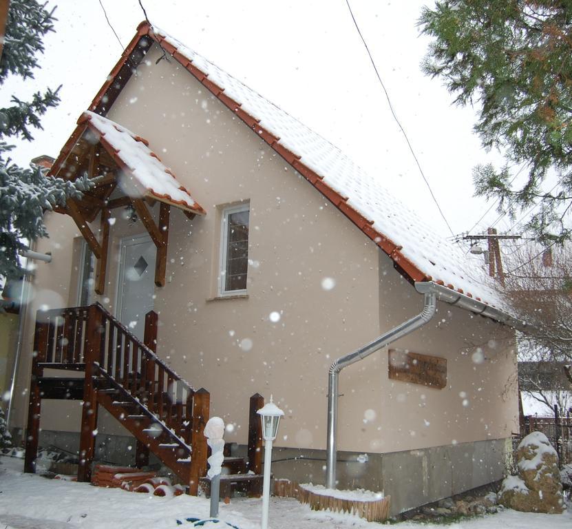 Maya Guesthouse Eger Exterior photo