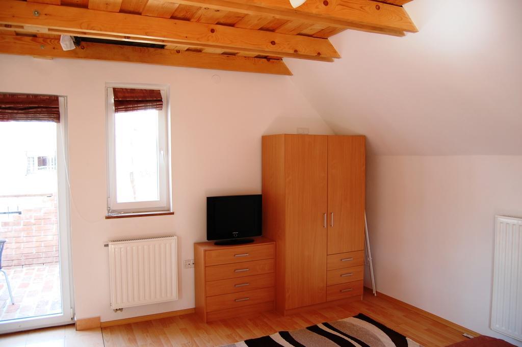 Maya Guesthouse Eger Exterior photo